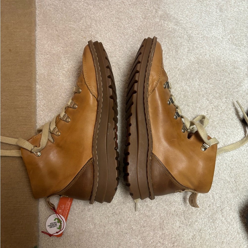 Pikolinos lace up winter ankle boot